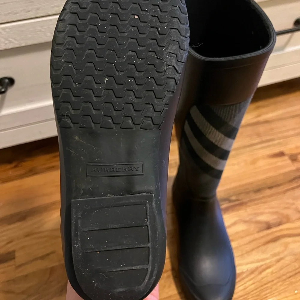 Burberry Rain Boots - Picture 4 of 4